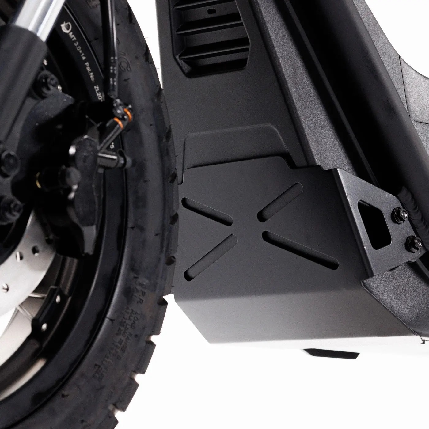 Detailaufnahme des Geländereifens am Coopop Scrambler