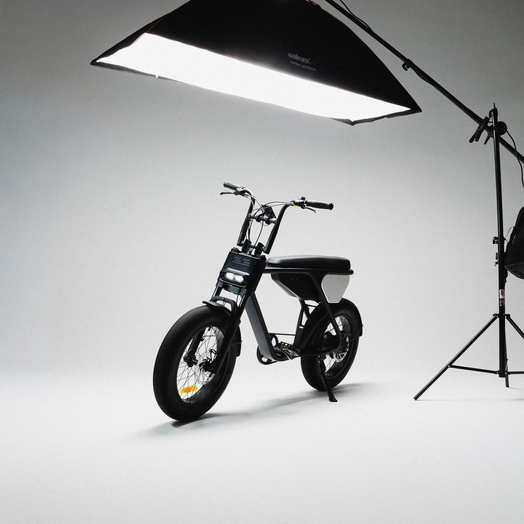 Coopop SG in Dreiviertelansicht im Fotostudio